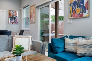 Smart TV - 3BR Austin Escape Private Cowboy Pool & Casita (Austin)