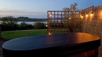 Deluxe Cabin, Lake View | Terrace/patio