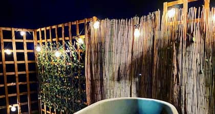 The Hide At Manton Bay Glamping Retreat