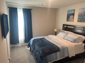 3 bedrooms, iron/ironing board, WiFi, bed sheets - Happy Stay brand new 3-bedroom 2-Full bath house in serene Broken Arrow (Broken Arrow)