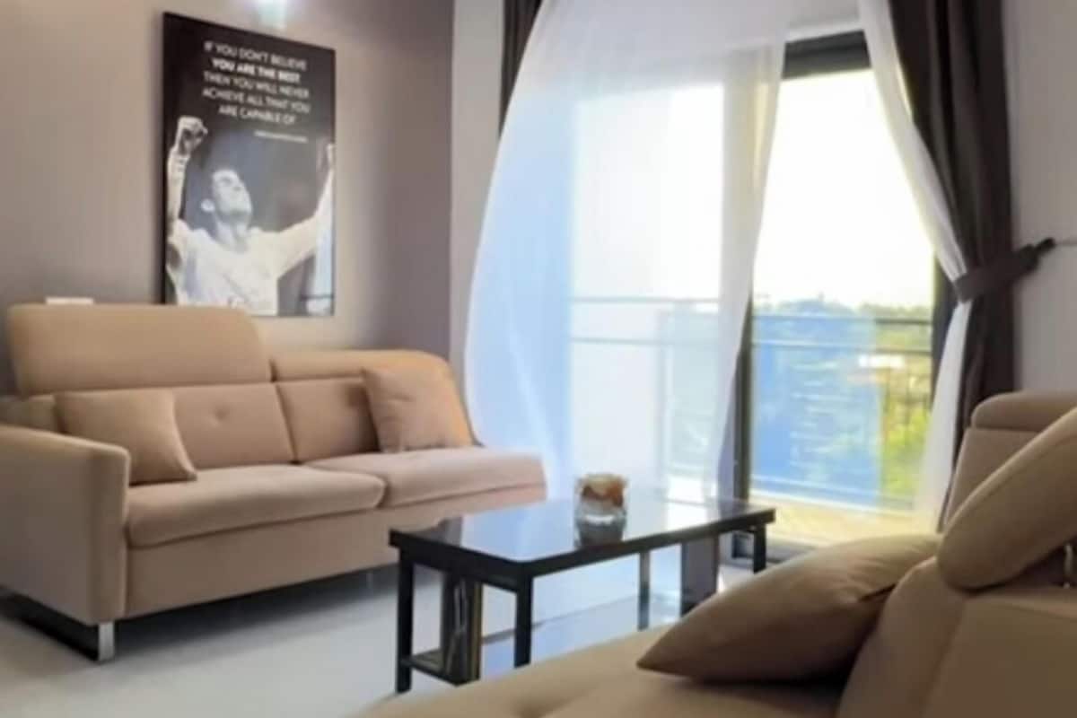 Appartement Supérieur, accès piscine | Coin séjour | Télévision de 32 pouces avec chaînes par satellite