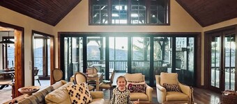 Picturesque views of Sapphire and Lonesome Valley