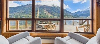 Oceanfront Fire Pit, Decks, Large Yard, Views!