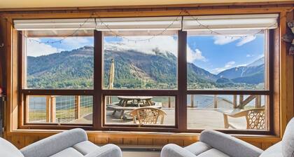 Oceanfront Fire Pit, Decks, Large Yard, Views!