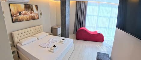 Suite de luna de miel, 1 cama King size, vista a la ciudad | Ropa de cama de alta calidad y edredón
