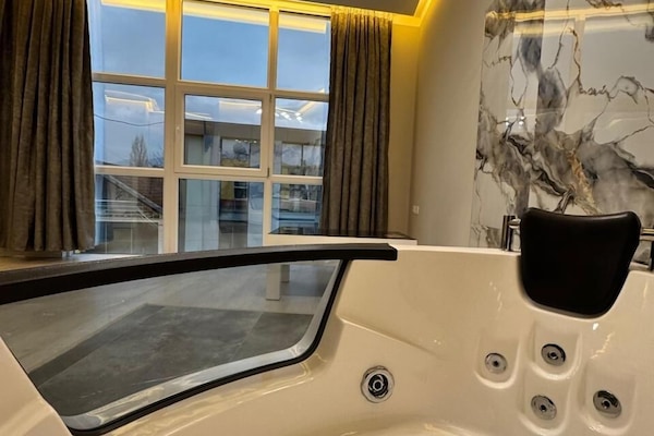 1 bedroom, premium bedding, down comforters, in-room safe