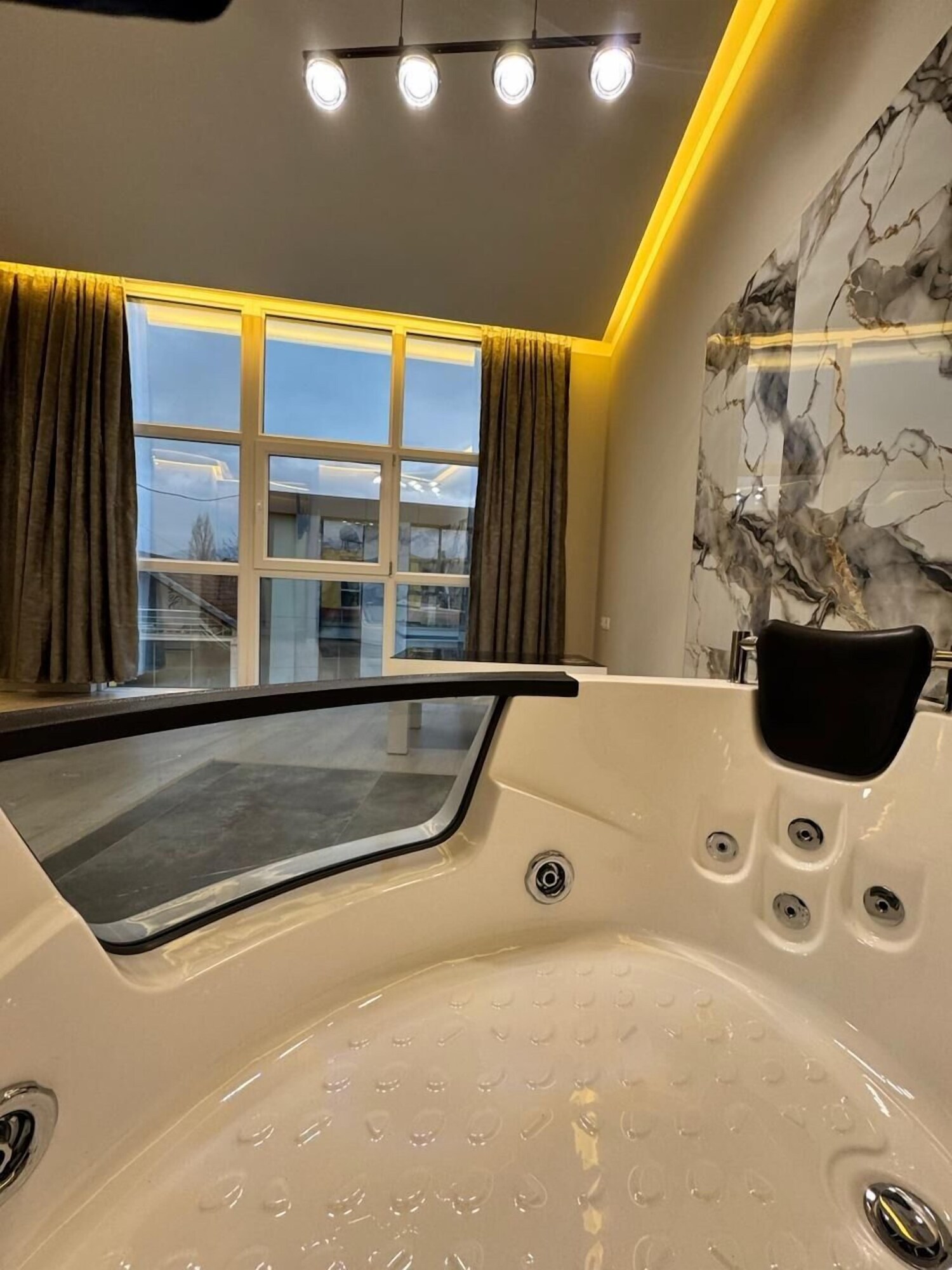 4 Star Hotels