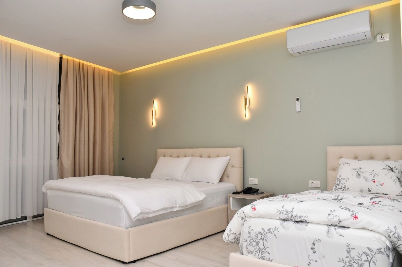 London Restaurant Hotel Albania amenities photo 10