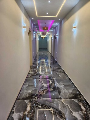 Älytelevisio, ensi-iltaelokuvia, maksullisia elokuvia