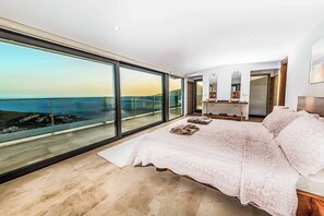 5 bedrooms, WiFi, bed sheets