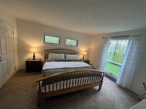 3 bedrooms, desk, free WiFi, bed sheets