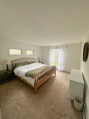 3 chambres, bureau, Wi-Fi gratuit, draps fournis