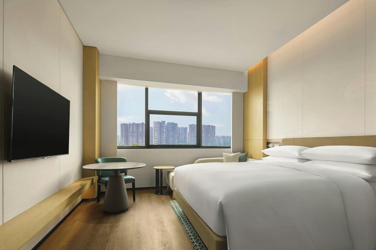 Room, 1 King Bed, Garden View