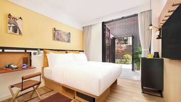Premium Room, 1 King Bed, Courtyard View | Minibar, in-room safe, desk, blackout drapes