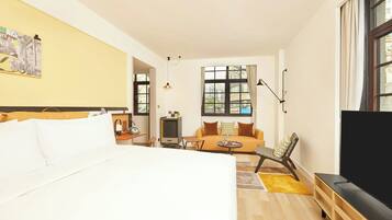 Room, 1 King Bed, City View, Corner | Minibar, in-room safe, desk, blackout drapes