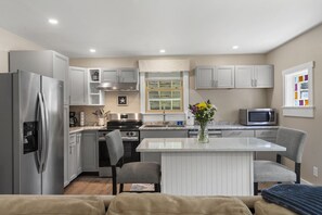 ميكروويف، فرن، غسالة أطباق، ماكينة لصنع القهوة/الشاي