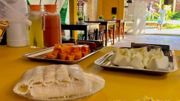 Sudah termasuk sarapan prasmanan setiap hari