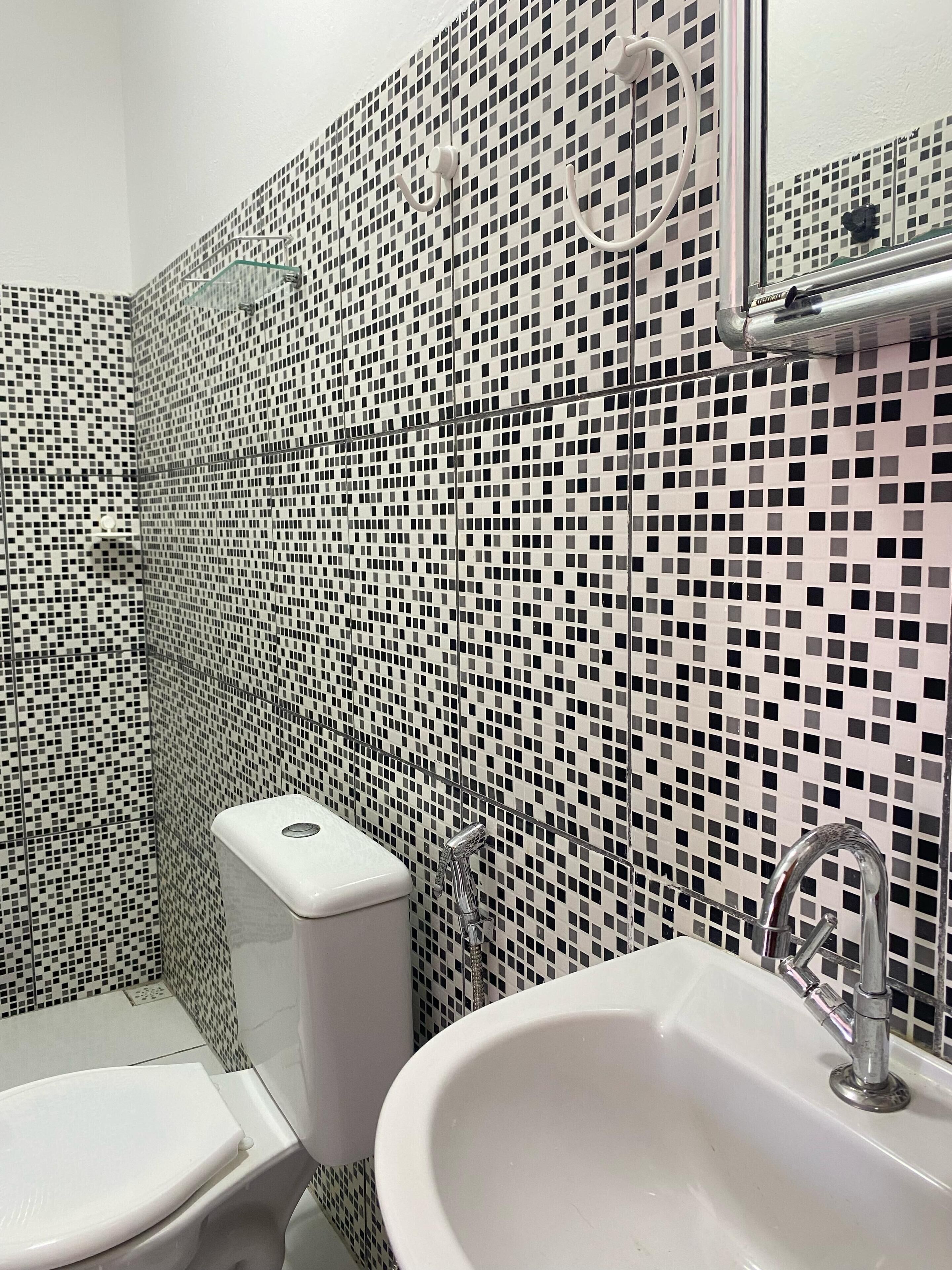 Chambre avec lits jumeaux | Salle de bain