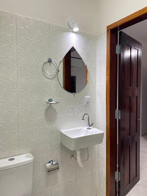 Family Room, Multiple Beds | Bathroom