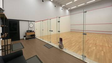 Apartment | Sports court