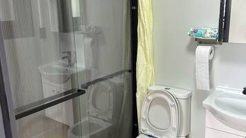 HandtĂŒcher, Seife, Toilettenpapier