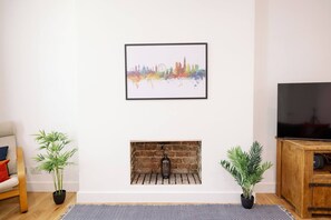 Interior - Bright, Spacious 2-bed, 5 mins from Tube, Sleeps 4 - Pass the Keys (London)