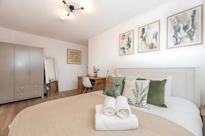 3 bedrooms, iron/ironing board, free WiFi, bed sheets