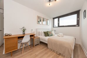 3 dormitorios, tabla de planchar con plancha, wifi gratis y ropa de cama