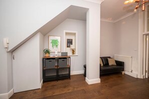 Interior - Cosy Retreat for Two off Upper St, Islington - Pass the Keys (London)