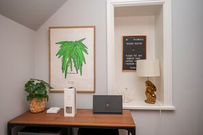Interior - Cosy Retreat for Two off Upper St, Islington - Pass the Keys (London)
