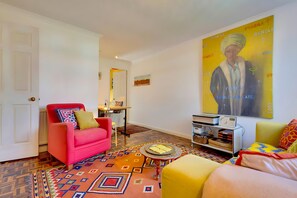 Books - Pass the Keys | Charming Ground Floor Flat with Free Parking (Cambridge)