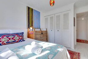 1 bedroom, desk, iron/ironing board, travel cot - Pass the Keys | Charming Ground Floor Flat with Free Parking (Cambridge)