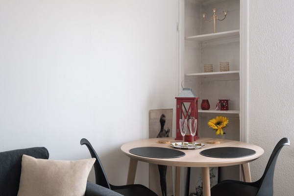 Basic Apartment, City View | Makan dalam bilik