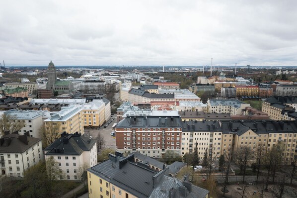 A cityscape with a prominent tower and various buildings. - Renovated Top Floor Studio in Kallio (Helsinki)