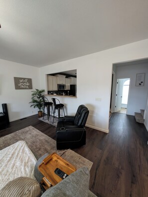 Smart TV, fireplace, computer monitors