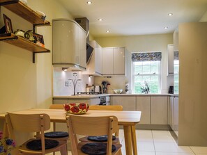 洗碗机、高脚椅