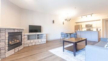 TV, fireplace