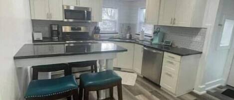 Frigorífic, microones, forn i placa de cuina