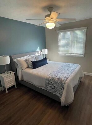 2 habitaciones, tabla de planchar con plancha, wifi y ropa de cama 