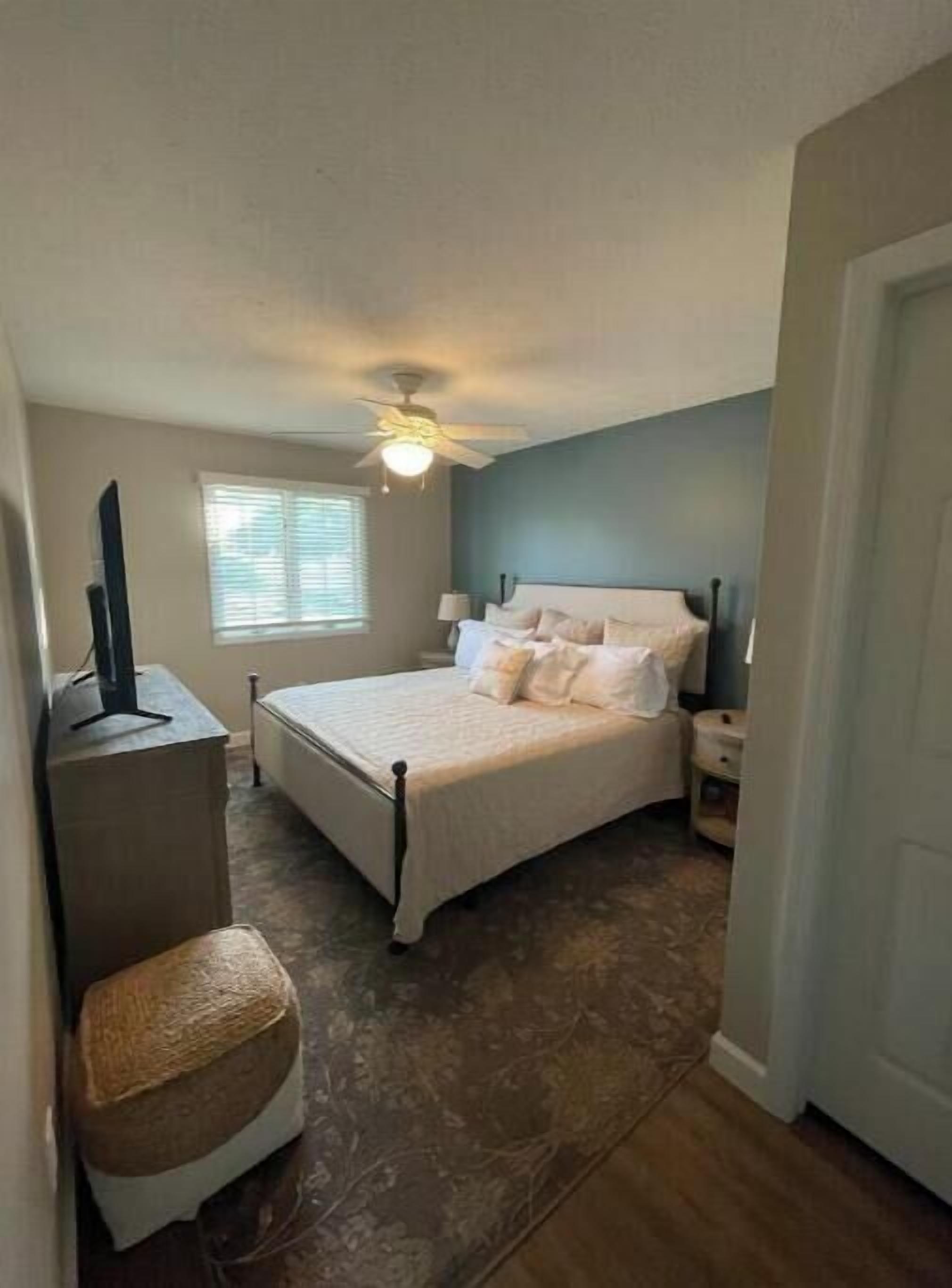 2 bedrooms, iron/ironing board, WiFi, bed sheets