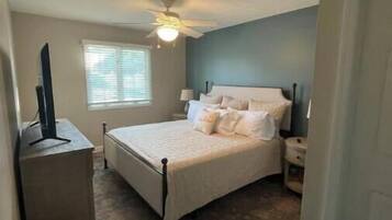 2 bedrooms, iron/ironing board, WiFi, bed sheets