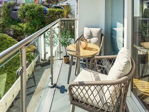 Unclassified image, 3 of 18, button