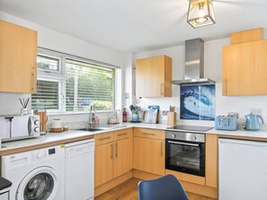 Dishwasher, cookware/dishes/utensils