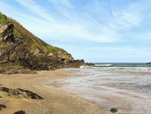 Beach - 2 bedroom accommodation in Newquay (Newquay)