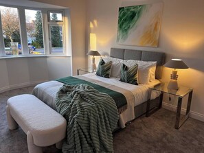 5 bedrooms, WiFi, bed sheets