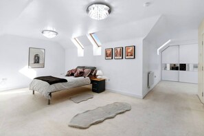 5 makuuhuonetta, silitysrauta/-lauta, Wi-Fi, vuodevaatteet