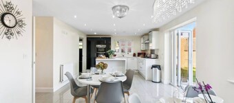 Olympic House - Spacious house for a weekend with friends