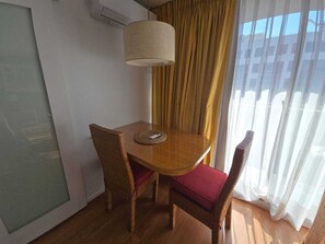 Dining - Apartment in Las Condes, AC, near Costanera and MUT (Las Condes)