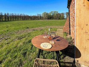 Outdoor dining - Lincoln Reds Lookout (South Ormsby)