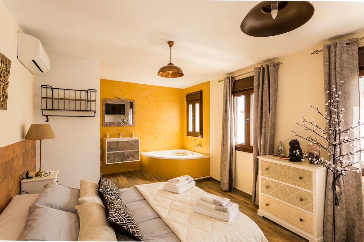 Deluxe Suite, Private Bathroom, City View (impresionante) | Miscellaneous